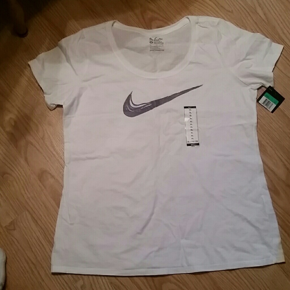 Nike top
